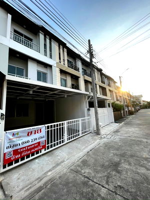 ทาวน์โฮม ถนนประชาอุทิศ ทุ่งครุ : ขายบ้านที่รีโนเวทเรียบร้อยทั้งหลัง พร้อมอยู่💖 ทาวน์โฮม 3 ชั้น เล่นระดับหมู่บ้านเออเบิร์นธารา สุขสวัสดิ์ 70 มีส่วนลด 100,000บาท