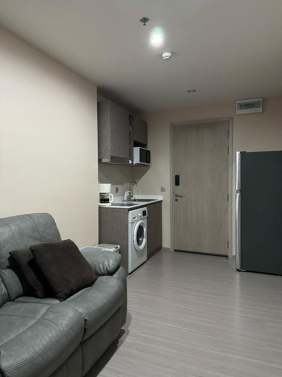 DT-4758 Condo for rent: Aspire Erawan Prime. Viewing available immediately 👉line : @propertybkk2