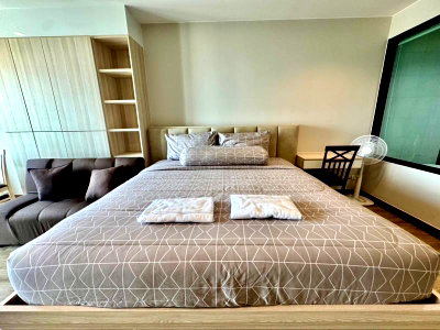 Condos for rent : For rent: Ladda Plus Condo, high floor, beautiful room,great  location, located in the heart of Sriracha.