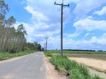 ขายที่ดิน : ขาย ที่ดิน ME144 รูปแปลงสวย วิวเขา ติดถนนสาธารณะกว้าง 78 เมตร วัดสุวรรณ บ่อทอง ชลบุรี 12 ไร่ 80 ตร.วา มีไฟฟ้า ที่ถมแล้ว พร้อมสวนไผ่ 1200 ต้น