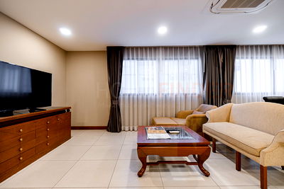 Condos for rent Bangkok : United Tower 2 bedrooms, for rent