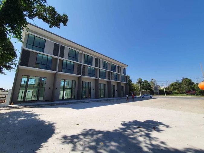 3-bed home office for rent, 240 sqm, 18.5 sq wah, Patio Onnuch - Motorway