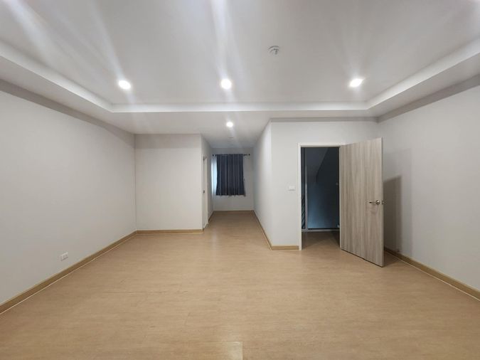 3-bed home office for rent, 240 sqm, 18.5 sq wah, Patio Onnuch - Motorway