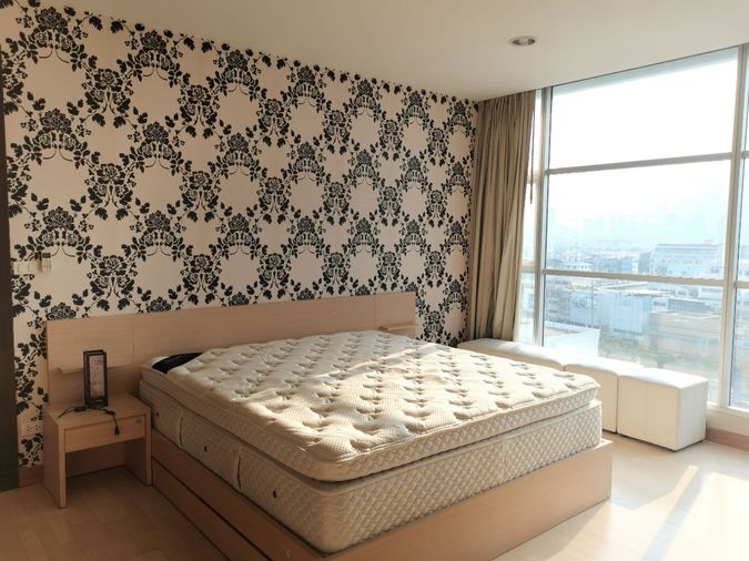 Available for rent!! Rhythm Ratchada @MRT Ratchada Station. Spacious 2 Bedroom unit with 70sqm [Corner]. Ready to move in.