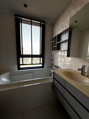 Condos for rent : Condo for rent HQ Thonglor by sansiri fully furnished (S15-11706)