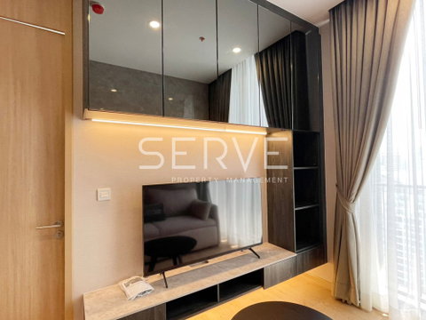 Modern Style 1 Bed 1 Bath High Fl. Good Location BTS Asok & MRT Sukhumvit 500 m. / Condo For Rent -Noble BE19 (โนเบิล บี19)