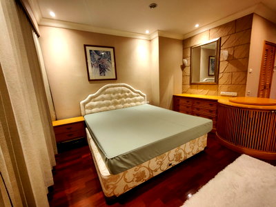 Condos for rent : For Rent President Place 14th floor, size: 46 sqm. Studio room 1 bathroom, Close to BTS Chit Lom