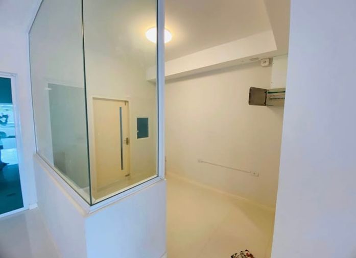 3-bed townhouse for rent, 150 sqm, 35 sq wah, indy Srinakarin - Romklao