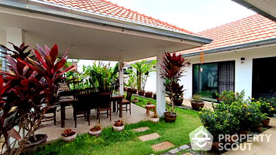 Houses for sale Pran Buri Prachaubkirikhan : 2-BR Villa in Wang Phong (ID 2051054)