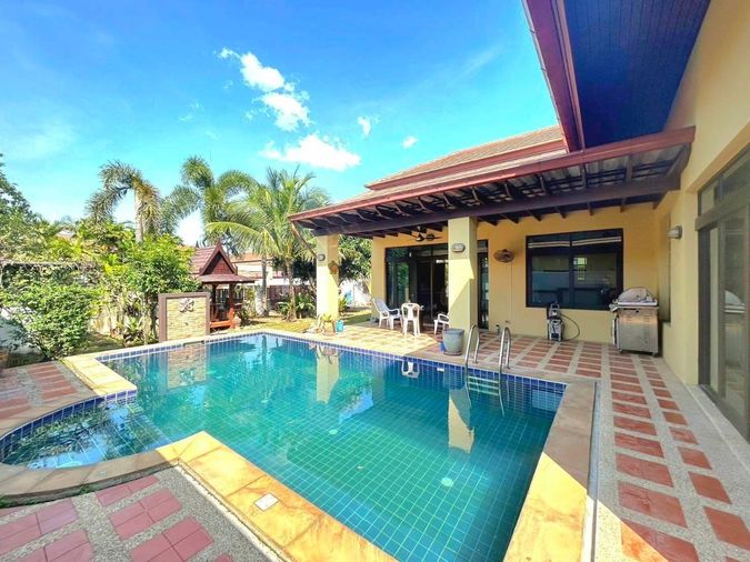 บ้านพร้อมสระส่วนตัวขนาดใหญ่ในหมู่บ้านเงียบสงบบางเสร่
