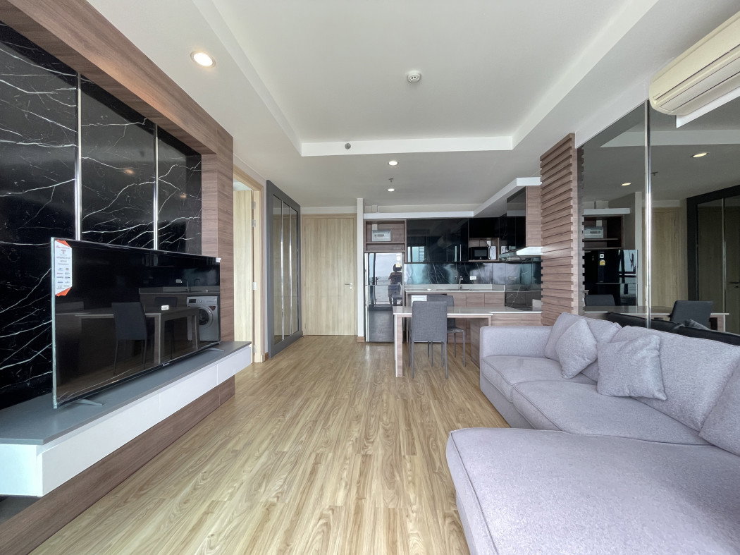 picture Ladda Plus Condo Sriracha high-floor unit with a sea view near Central Sriracha - 4/12