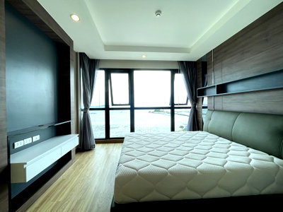 Condos for rent : Ladda Plus Condo Sriracha high-floor unit with a sea view near Central Sriracha