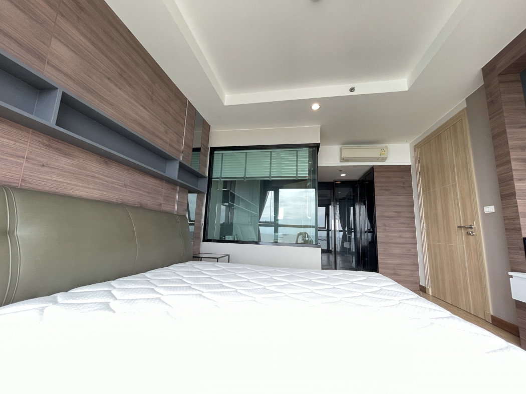 picture Ladda Plus Condo Sriracha high-floor unit with a sea view near Central Sriracha - 2/12