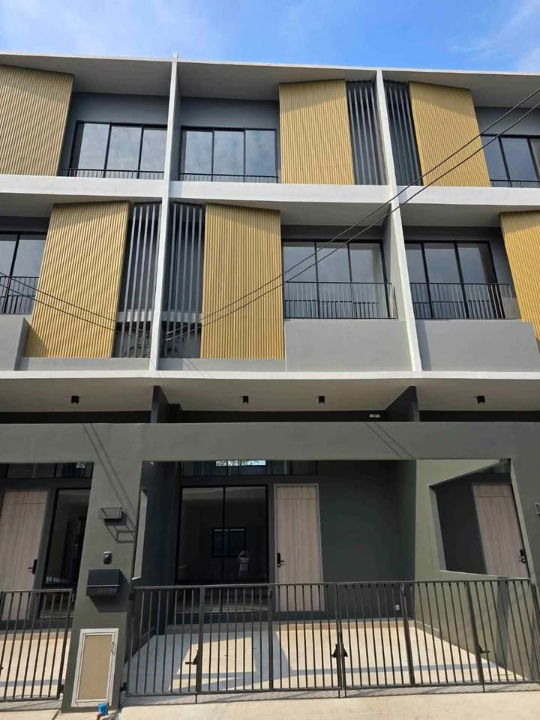 ทาวน์โฮมให้เช่า : บ้านให้เช่าพร้อมเข้าอยู่ทันที Nue Cove - North Ratchapruek ทาวน์โฮม 3.5 ชั้น 4 ห้องนอน, 4 ห้องน้ำ ติดถนนราชพฤกษ์