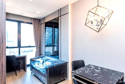 เช่าคอนโด ถนนอโศก : 🌀คอนโดเช่า 1 ห้องนอน ,Ashton Asoke,  Fully Furnished  🚇รถไฟฟ้า MRT สุขุมวิท อยู่หน้าคอนโด ชั้น 12 ห้องสวย , Short term rental available