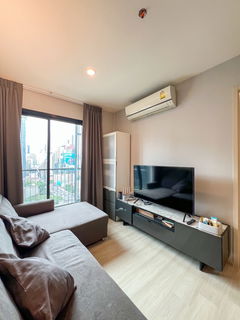 Unbelievable.. Super cheap sale, high floor view, overlooking Asoke that never sleeps! Selling Life Asoke condo, 2 bedrooms,