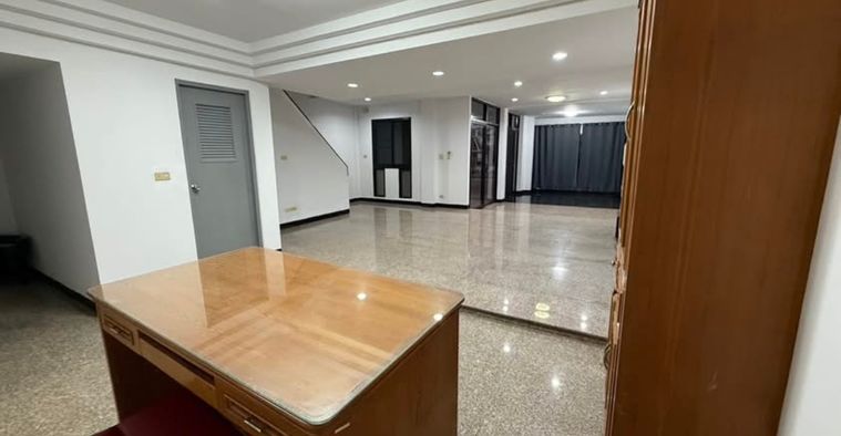 ให้เช่าทาวน์โฮม 4 ห้องนอน 300 ตร.ม. ไพร์มเพลส 105