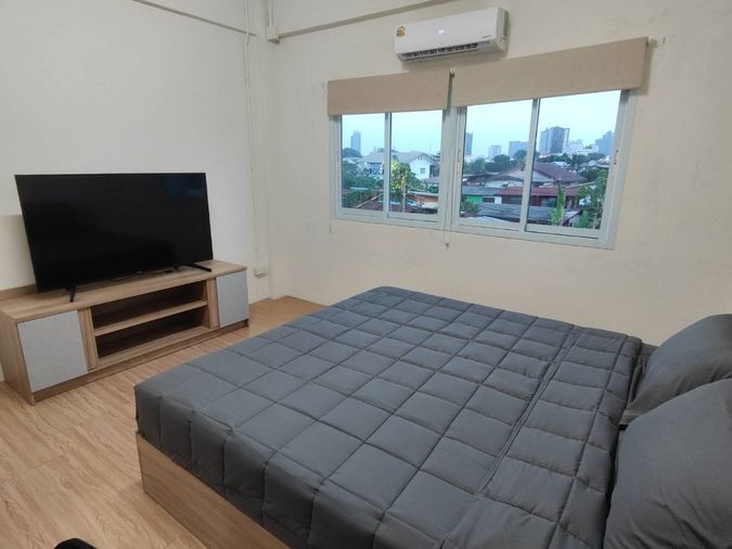 2-bed townhouse for sale, 540 sqm, 30 sq wah, Bangkok Yai