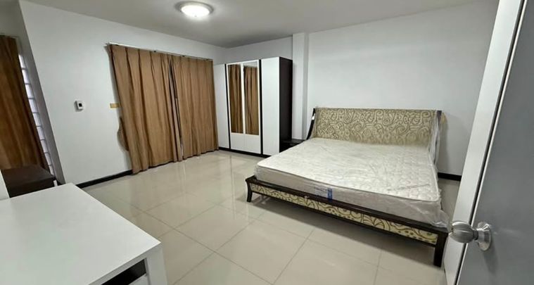 ให้เช่าทาวน์โฮม 4 ห้องนอน 300 ตร.ม. ไพร์มเพลส 105