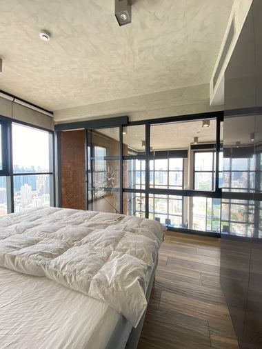 ขายด่วน ห้อง Penthouse The Lofts Asoke 2 ห้องนอน 2 ห้องน้ำ ชั้น 43-44 ขนาด 120ตรม. SHN00151