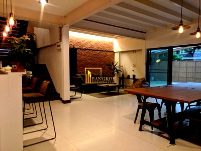 เช่าบ้านเดี่ยว เขตคลองเตย : Stylish 2 Bedroom House For Rent in Asoke - BR27757SH