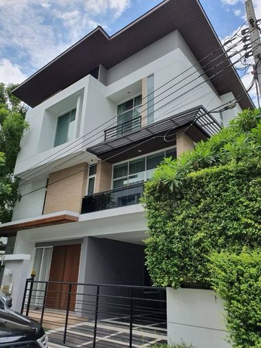 ให้เช่าบ้านเดี่ยว 3 ห้องนอน 297 ตร.ม. 55 ตร.ว. เนอวานา บียอนด์ ไลท์ พระราม 9