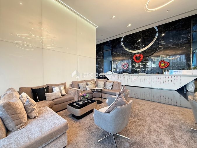 Knightsbridge Space Ratchayothin