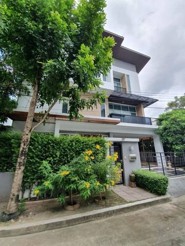 ให้เช่าบ้านเดี่ยว 3 ห้องนอน 297 ตร.ม. 55 ตร.ว. เนอวานา บียอนด์ ไลท์ พระราม 9