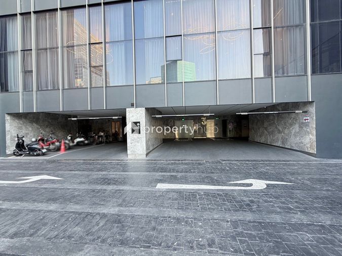 Knightsbridge Space Ratchayothin