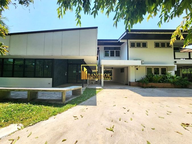 Detached House - Renovated 3 Bedroom in Asoke For Rent - BR8065SH