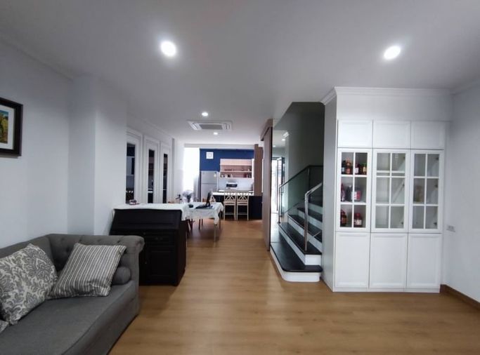 3-bed townhouse for sale, 195 sqm, 20.7 sq wah, Autumn Residence