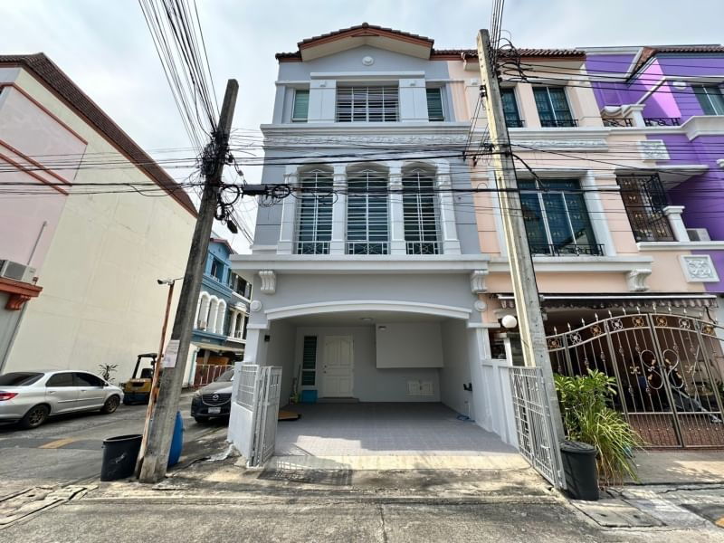 ขายทาวน์โฮม : ✨✨✨(ขายด่วน)❤️ ทาวน์เฮ้าส์หลังมุม📍📍 บ้านกลางเมือง บริติชทาวน์ ศรีนครินทร์  🚝BTS ศรีลาซาล_ซอยศรีด่าน24. 🔥🔥เพียง 3.99 ลบ.🔥🔥