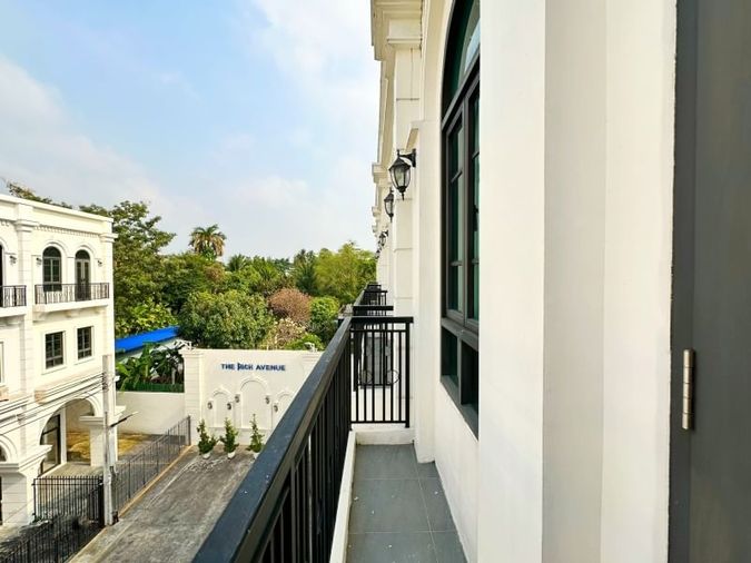 1-bed home office for sale, 160 sqm, 20.2 sq wah, Pom Prap Sattru Phai