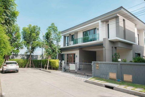 รูปภาพ ให้เช่า บ้านเดียว 2 ชั้น ในโครงการ The City ราชพฤกษ์-สวนผัก หลังมุม 5 ห้องนอน 5 ห้องน้ำ 1 ห้องรับแขก 1 ห้องครัว 1 ห้องแม่บ้าน   จอดรถ 2 คัน  พร้อมอยู่