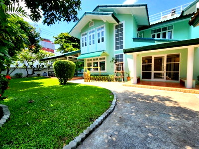 Houses for rent Watthana : Beautiful 5 Bedroom House With Private Pool in Thonglor Area - BR7796SH