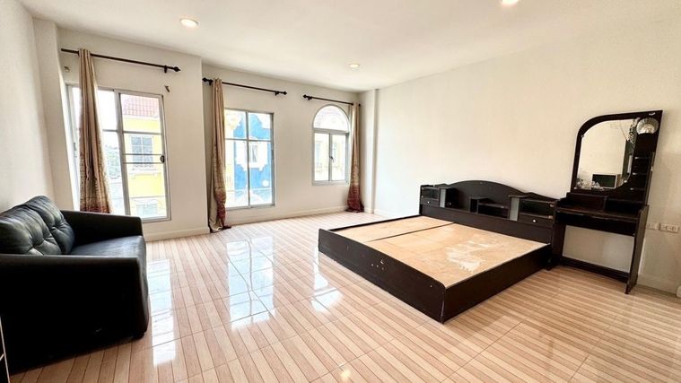 3-bed townhouse for rent, 21 sq wah, Baan Klang Muang Luzern Sukhumvit