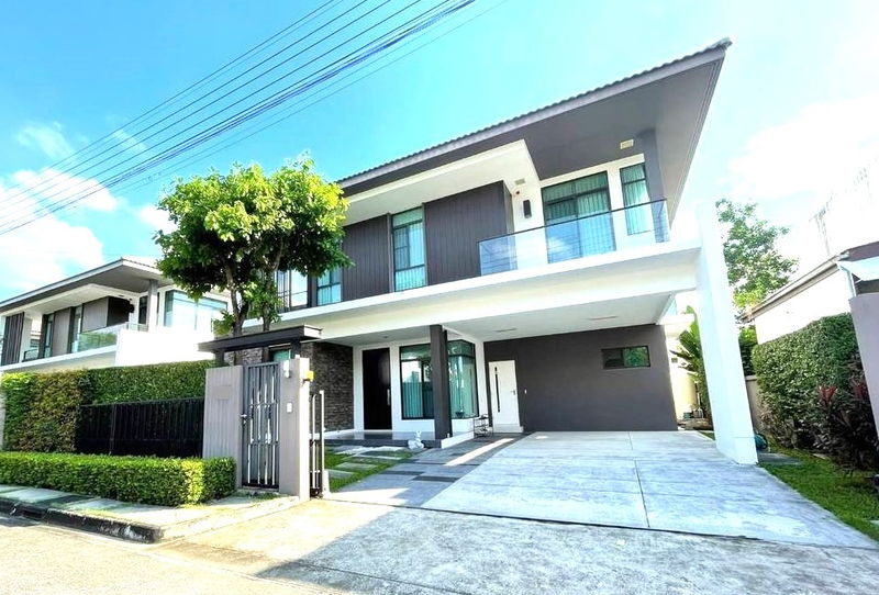 ขายบ้านเดี่ยว : บ้านเดี่ยว โครงการหรู แต่งสวย หมู่บ้าน มัณฑนา เลค วัชรพล โซนใกล้ทะเลสาปและคลับเฮ้าส์ พร้อมเฟอร์นิเจอร์บิ้วอิน บ้านหลังใหญ่ ตกแต่งครบ 