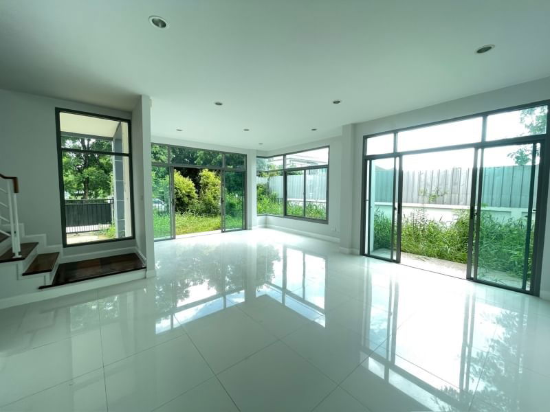 ขายบ้านเดี่ยว : 💙💛❤️ (ขายด่วน)บ้านเดี่ยว ตรงข้ามสวนส่วนกลาง🚩เพอร์เฟค เพลส รามคำแหง - สุวรรณภูมิ 2 📢รีโนเวทแล้ว🎄 หน้าบ้านไม่ชนใคร