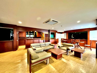 คอนโดให้เช่า : Tai Ping Tower - Superb 3 Bedroom Condo For Rent in Ekkamai Area - BR18788CD