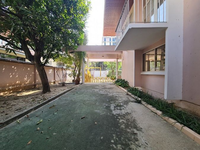 3-bed house for rent, 260 sqm, 120 sq wah, Khlong Toei