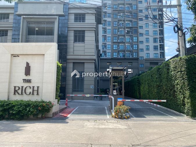 The Rich Sathorn - Taksin