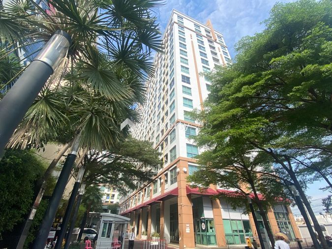 Life @ BTS Tha - Phra