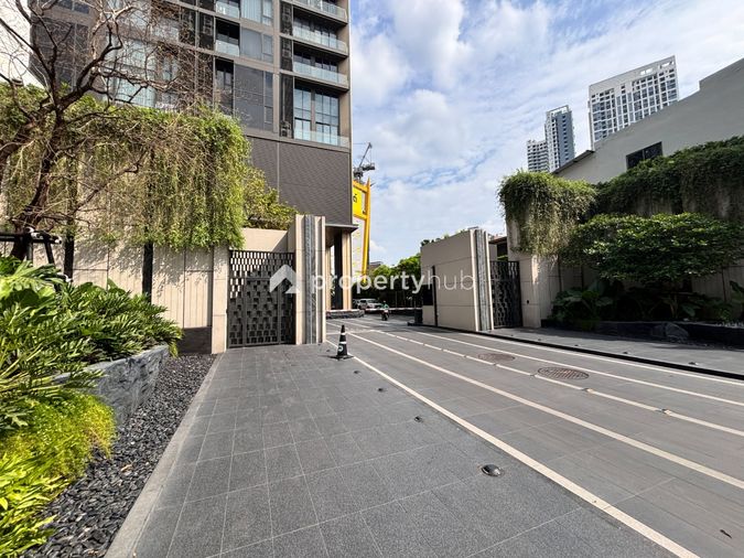 The Crest Park Residences