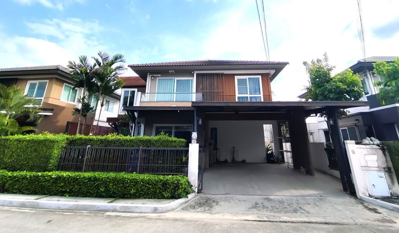 ขายบ้านเดี่ยว : ถูกสุดๆ!! ลดพิเศษ บ้านเดี่ยว 2 ชั้น หมู่บ้าน มัณฑนา เลค วัชรพล  ต่อเติมห้องด้านข้างและด้านบนอย่างดี พร้อมต่อเติมหลังคาโรงจอดรถ