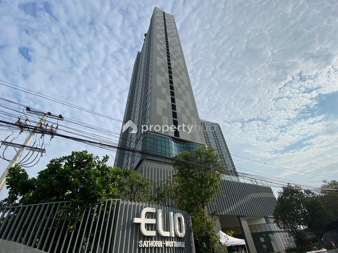 เอลลิโอ สาทร - วุฒากาศ