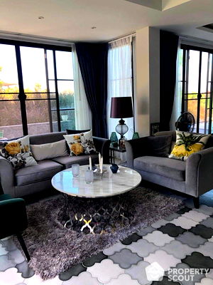 Townhouses for sale Hua Hin Prachaubkirikhan : 4-BR Townhouse close to Hua Hin City (ID 2063135)