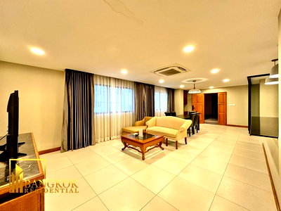 คอนโดให้เช่า :  United Tower - Large 2 Bedroom Condo For Rent in Thonglor - BR18528CD