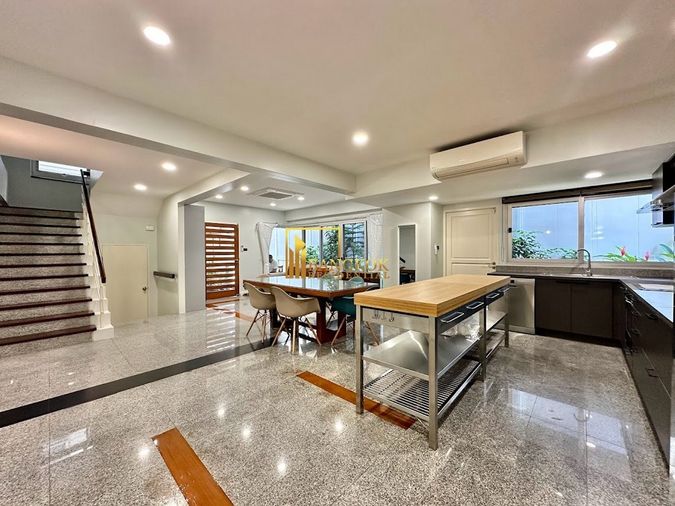 4-bed house for rent, 350 sqm, 87 sq wah, Khlong Toei