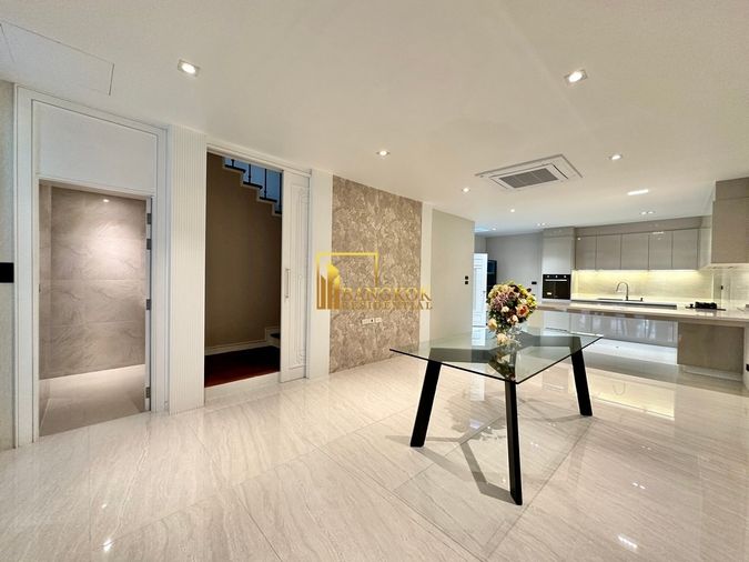 ให้เช่าทาวน์โฮม 4 ห้องนอน 350 ตร.ม. 87 ตร.ว. บ้านกลางกรุง ทองหล่อ