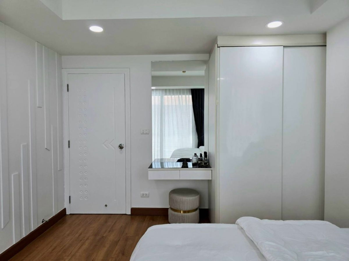 picture The Royal Place For Sell WR-03020 - 6/12